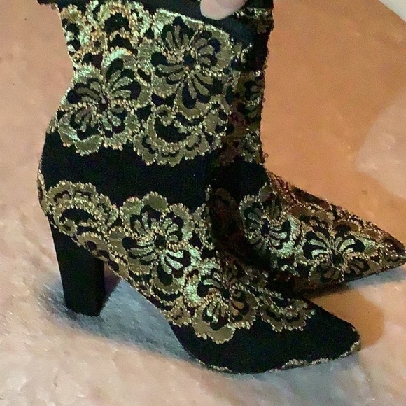 BAMBOO Shoes - Bamboo booties gold and black mesh lace 9.5